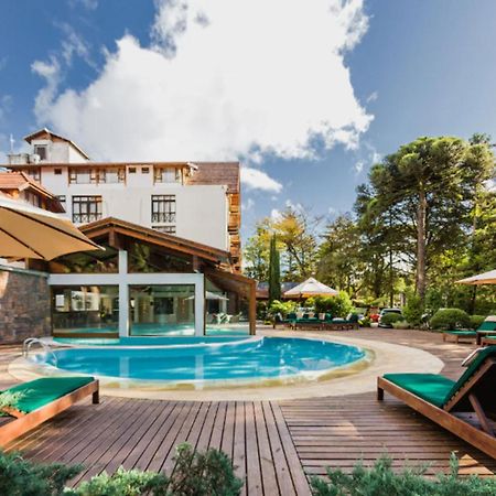 巴伐利亚运动酒店 格拉玛多 外观 照片 The swimming pool at the hotel