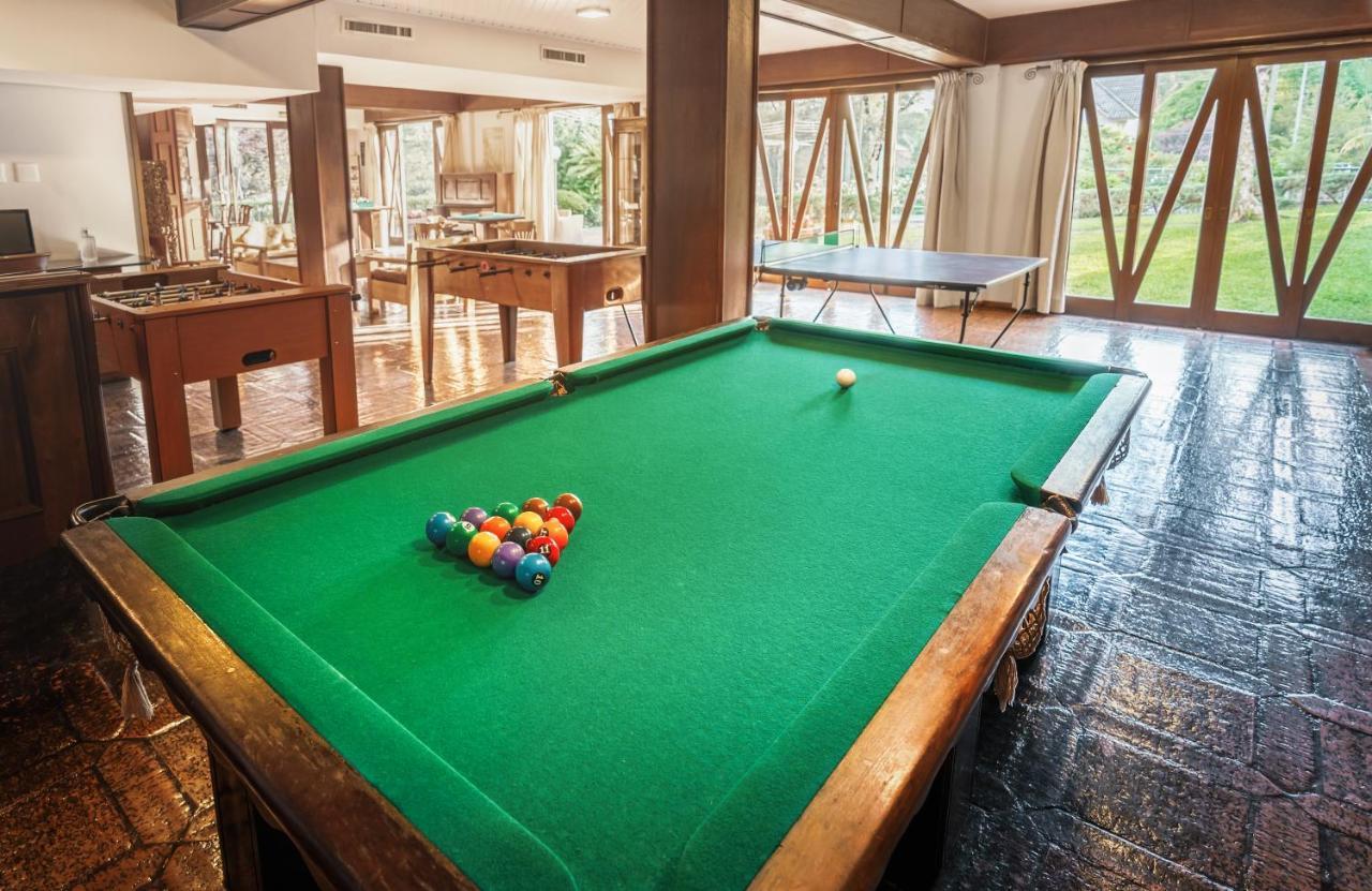 巴伐利亚运动酒店 格拉玛多 外观 照片 A pool table