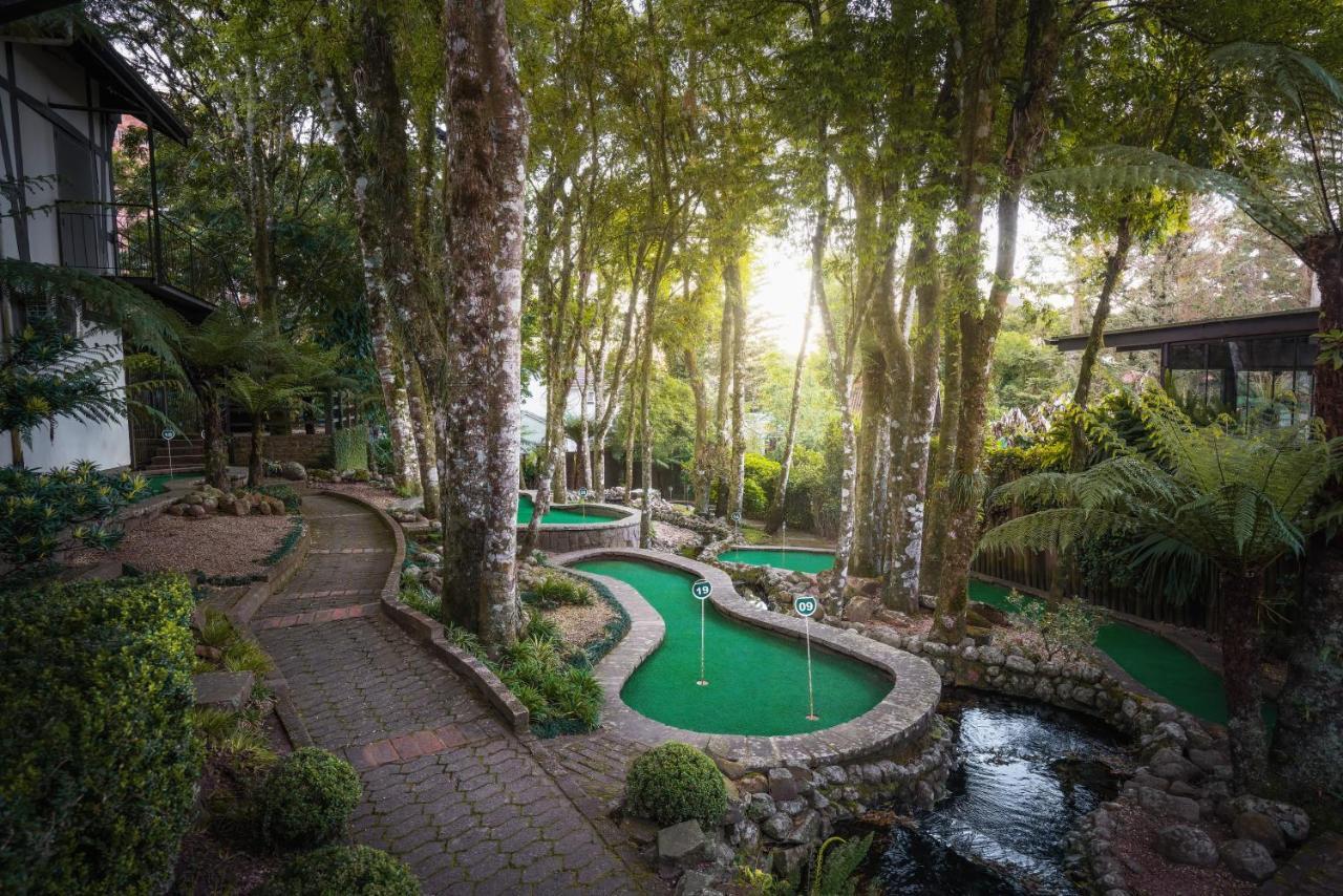 巴伐利亚运动酒店 格拉玛多 外观 照片 The golf course at the hotel