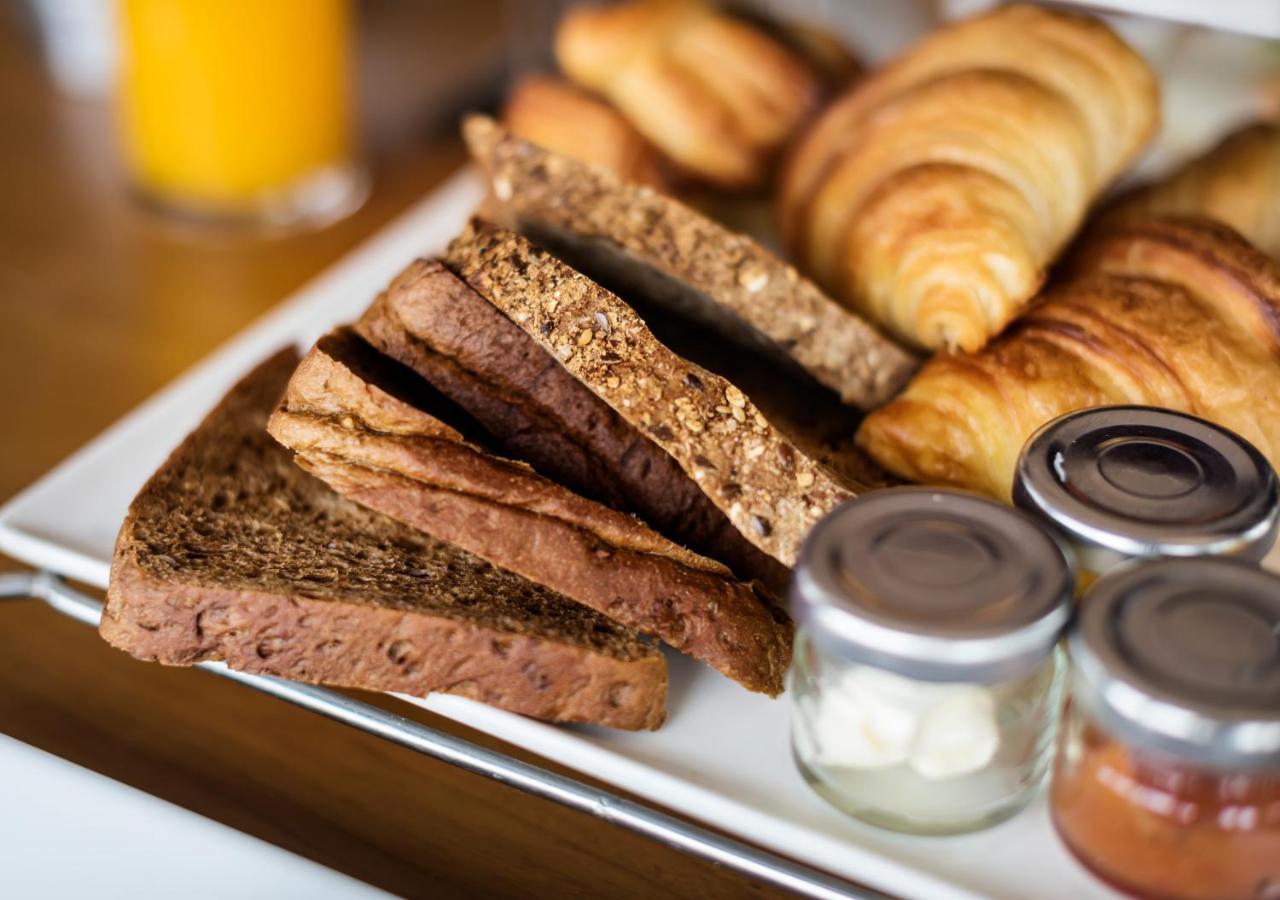 巴伐利亚运动酒店 格拉玛多 外观 照片 Croissants and other breakfast pastries