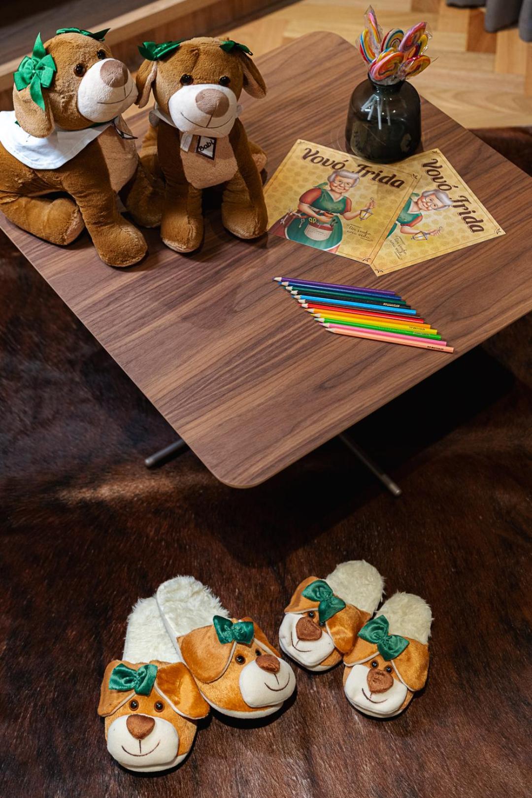 巴伐利亚运动酒店 格拉玛多 外观 照片 A table with a melamine laminate top