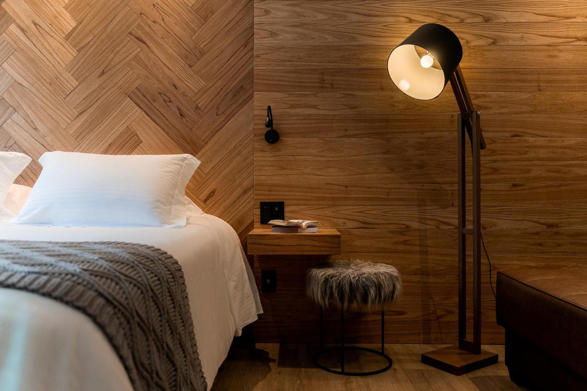 巴伐利亚运动酒店 格拉玛多 外观 照片 A floor lamp
