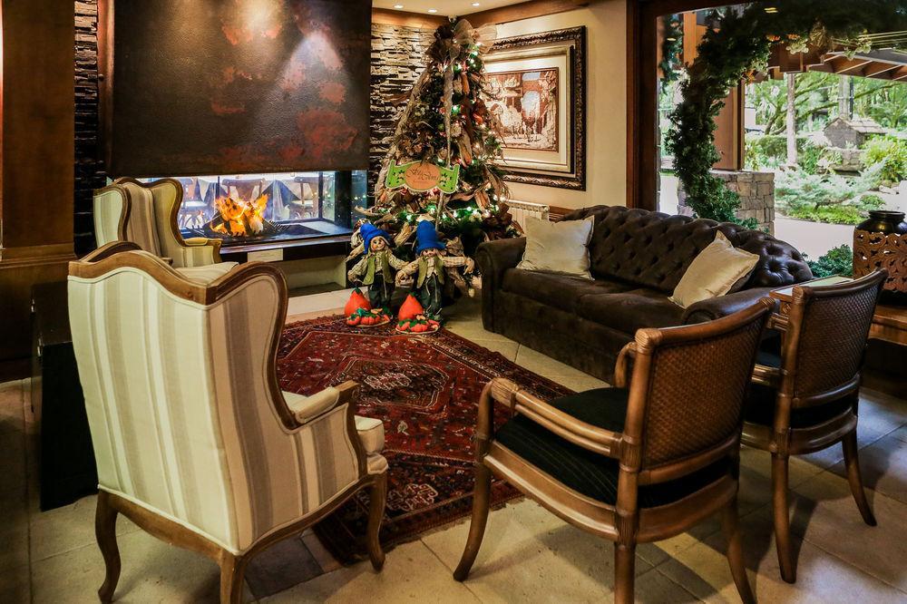 巴伐利亚运动酒店 格拉玛多 外观 照片 The interior of the home of the late Michael Jackson
