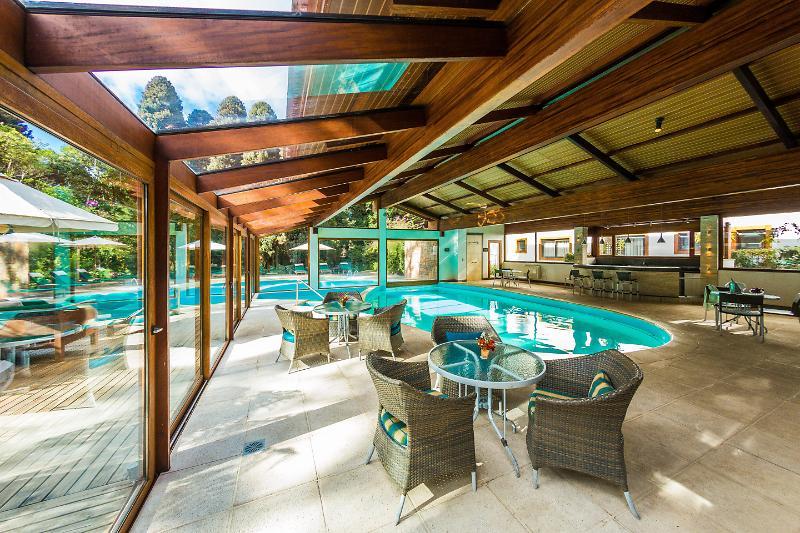 巴伐利亚运动酒店 格拉玛多 外观 照片 The pool at the hotel